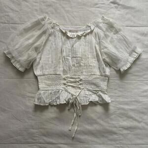 Axes Femme White peasant crop top with ruffles and tie back Size medium